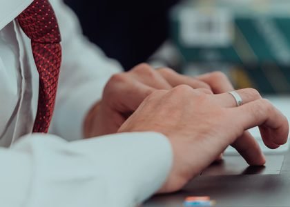 العقود الإلكترونية